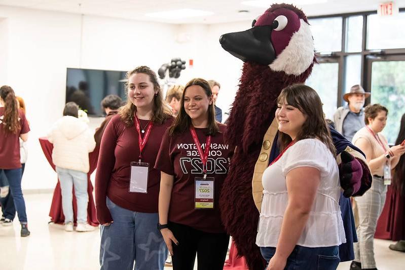 Admitted students posing with Gus for a photo